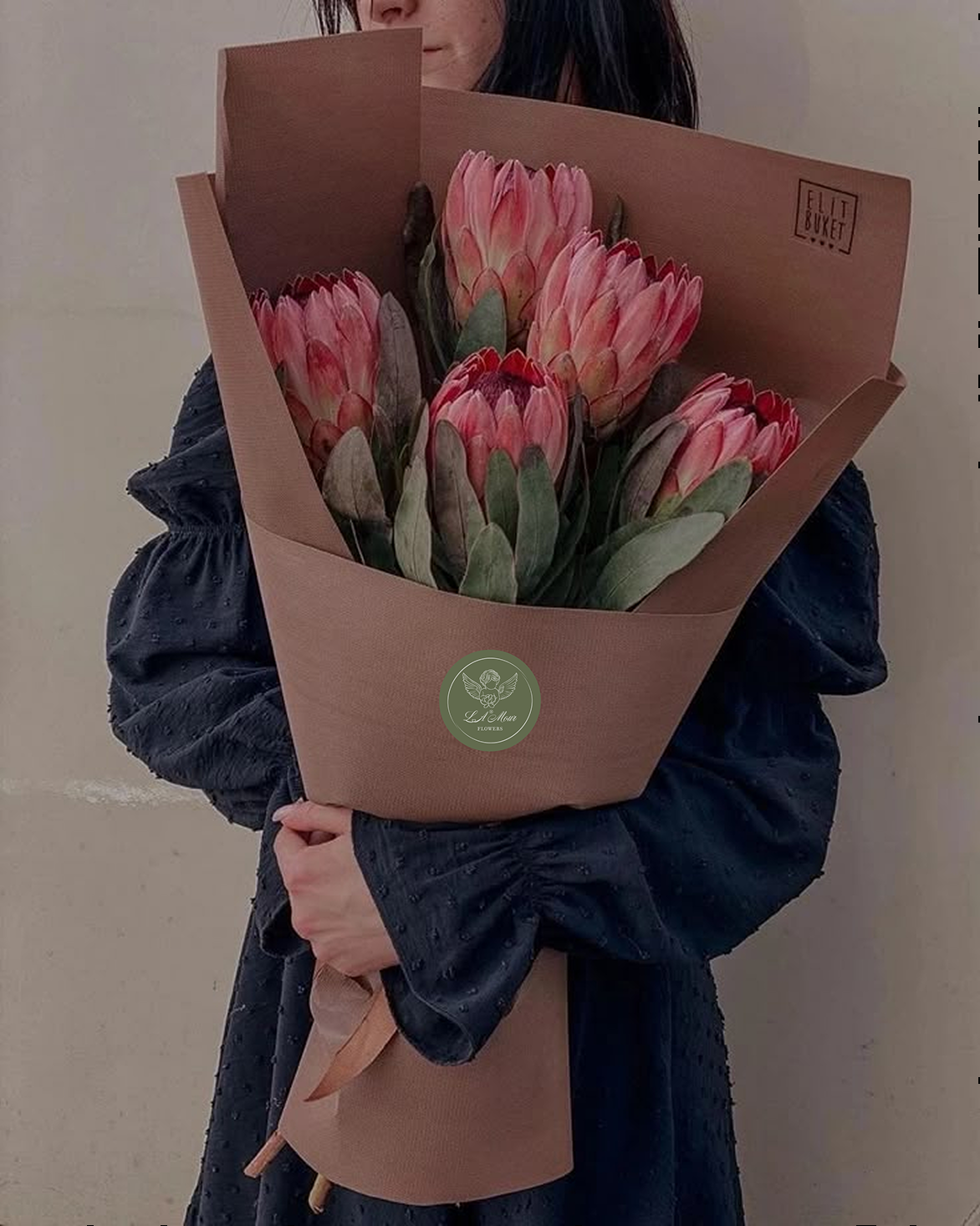 Bouquet with olive L'Amour Flowers seal